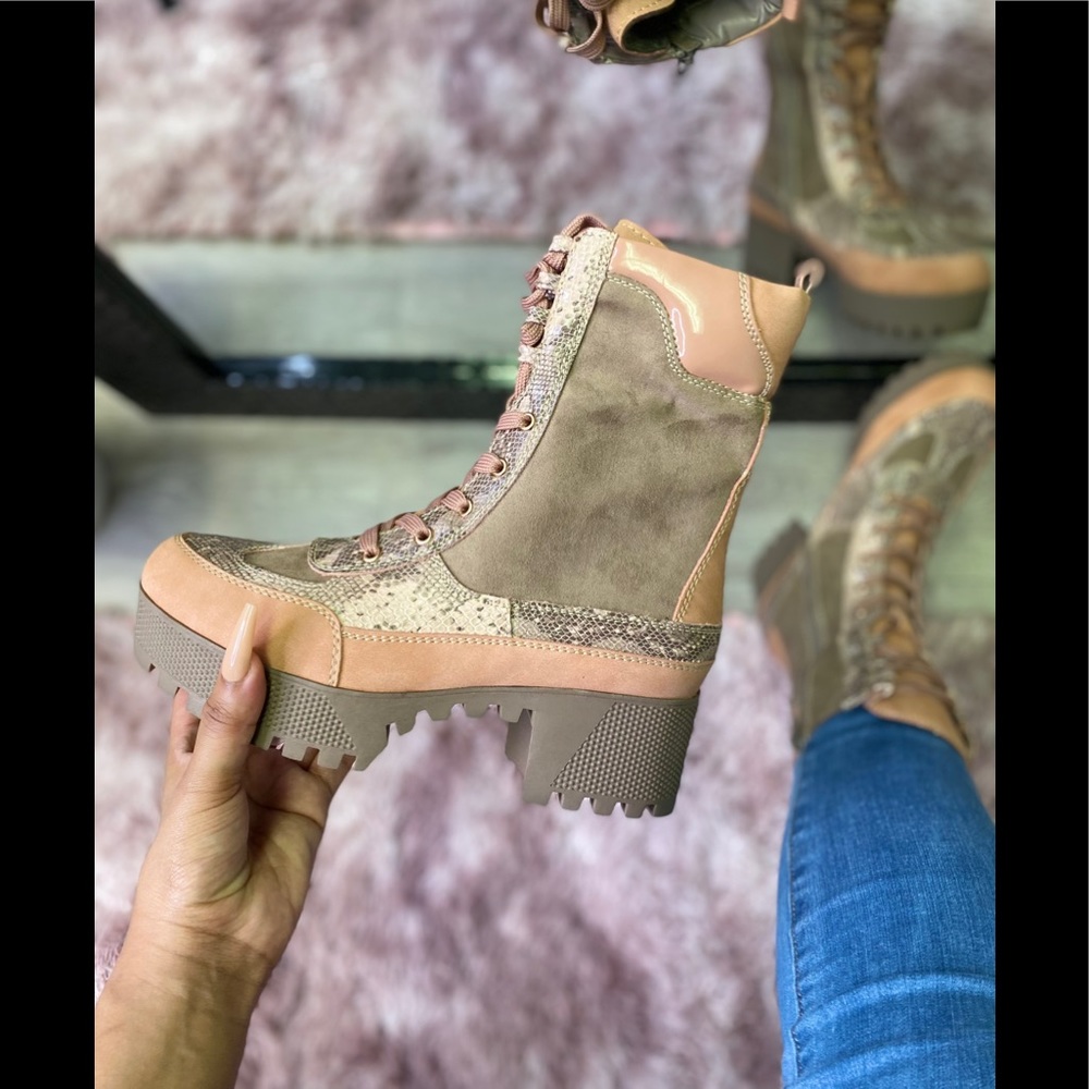 🤎NEW- Xena Combat Boot- Taupe🤎